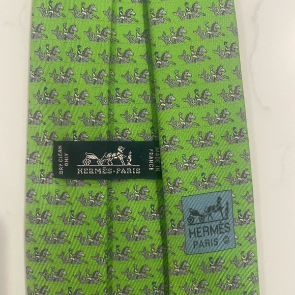 HERMES Horses with Rider in Vivid Green Luxury Silk Tie EUC - Picture 6 of 9